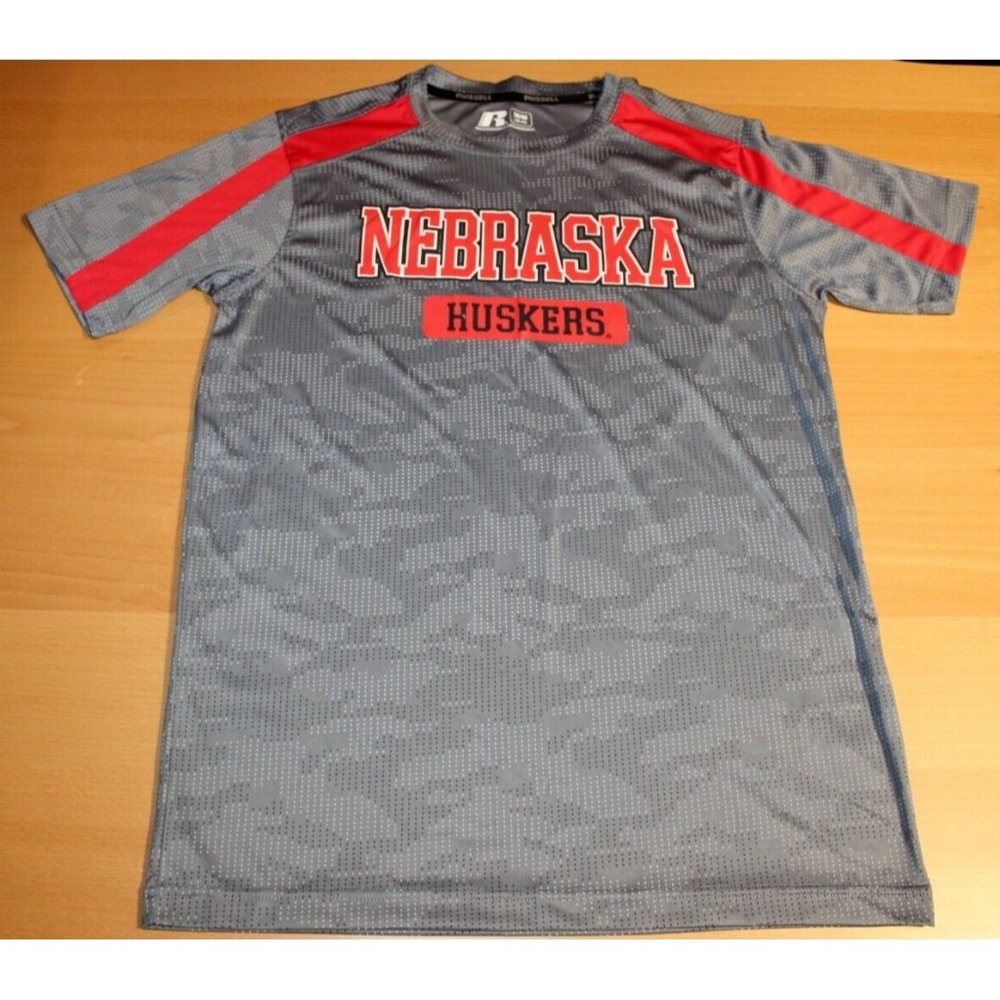 NCAA Nebraska Cornhuskers Huskers SS Shirt Medium 38-40 Russell Athletic Gray